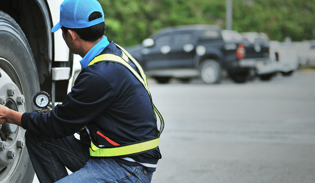 Step-by-Step Guide to Change a Flat Truck Tire on the Road